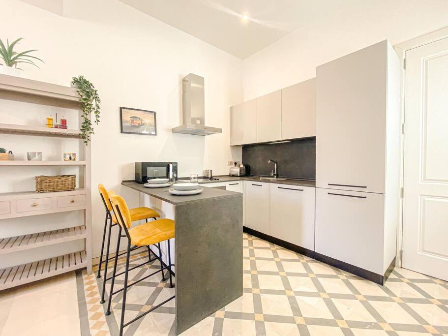 Entire In 1a By Solea Sliema