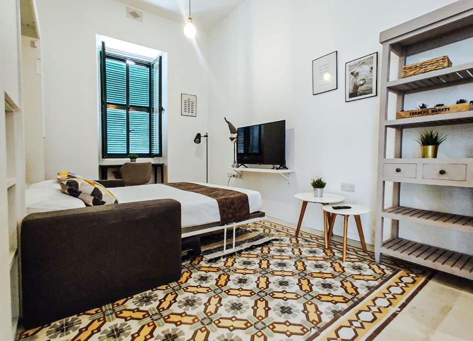 Entire In 1a By Solea Sliema