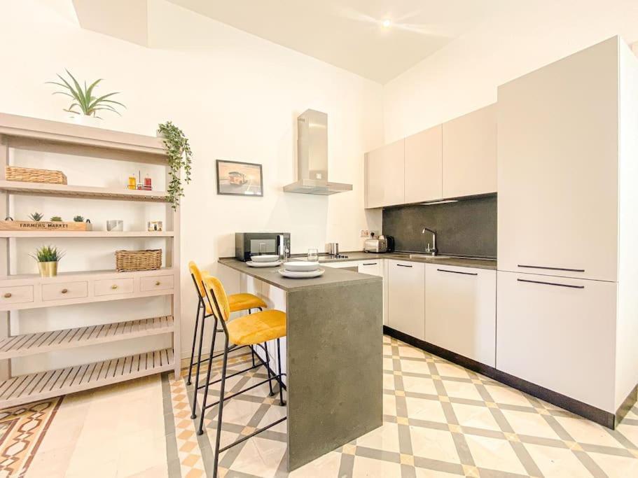 Entire In 1a By Solea * Sliema